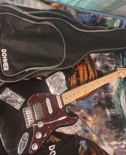 Beautiful Donner Eletric Guitar With Fender AMP