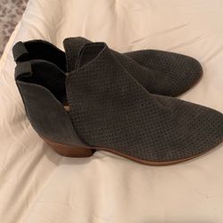 Boots Size 7 Grey 