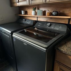 2024 Black Washer And Dryer 