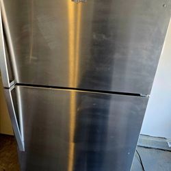 Whirlpool Stainless Steel Refrigerator With Icemaker