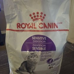 New Royal Canin Sensative Digestion Cat Food 7 Pounds