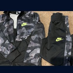 Boy Nike Outfit Size 5