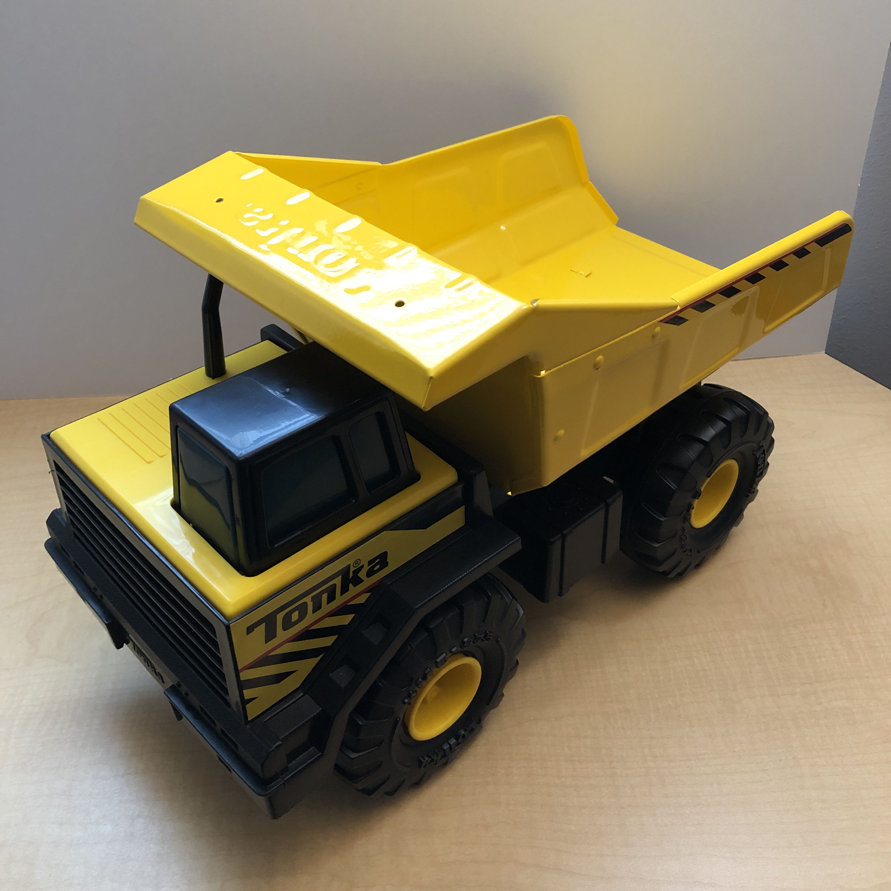 Tonka dump truck steel mighty yellow car kids toy metal