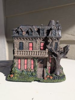 FRANKLIN CASTLE "America's Most Haunted" Authentic Hawthorne Halloween Village