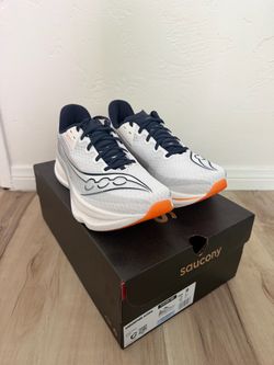 Saucony Azura Size 9 BRAND NEW