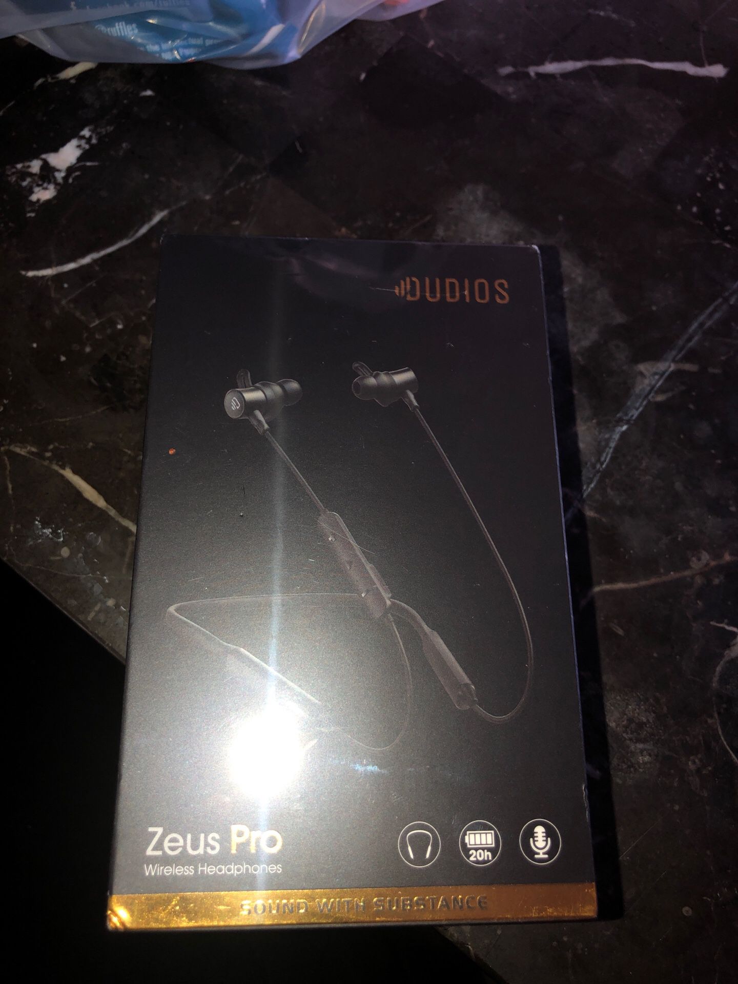 Zeus pro wireless headphones