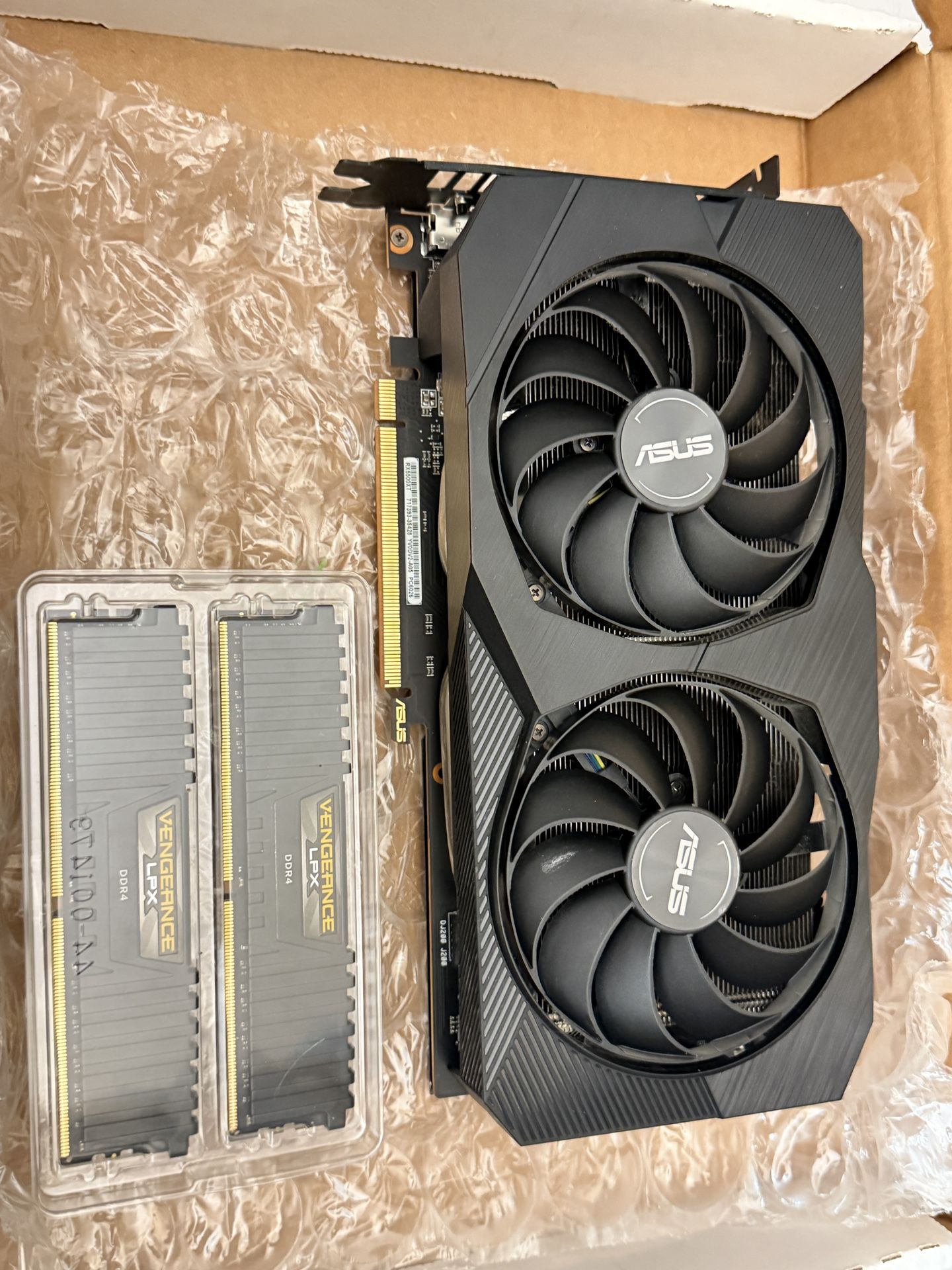 Asus Radeon RX 5500 XT 4GB DUAL fan, and Corsair Vengeance LPX 2x8 16GB