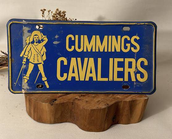 Vintage Collectible Cummings Cavaliers Metal Plate Decoration Accent