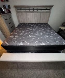King Bedroom Furniture Set!