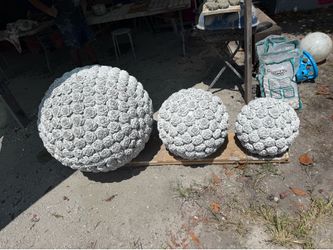 Rose garden spheres