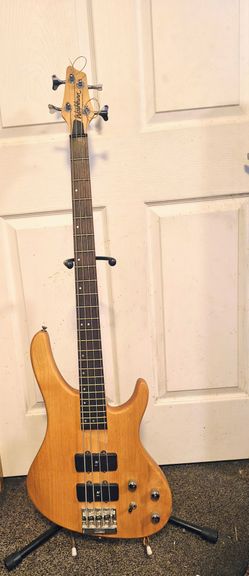Washburn Bantam XB-400