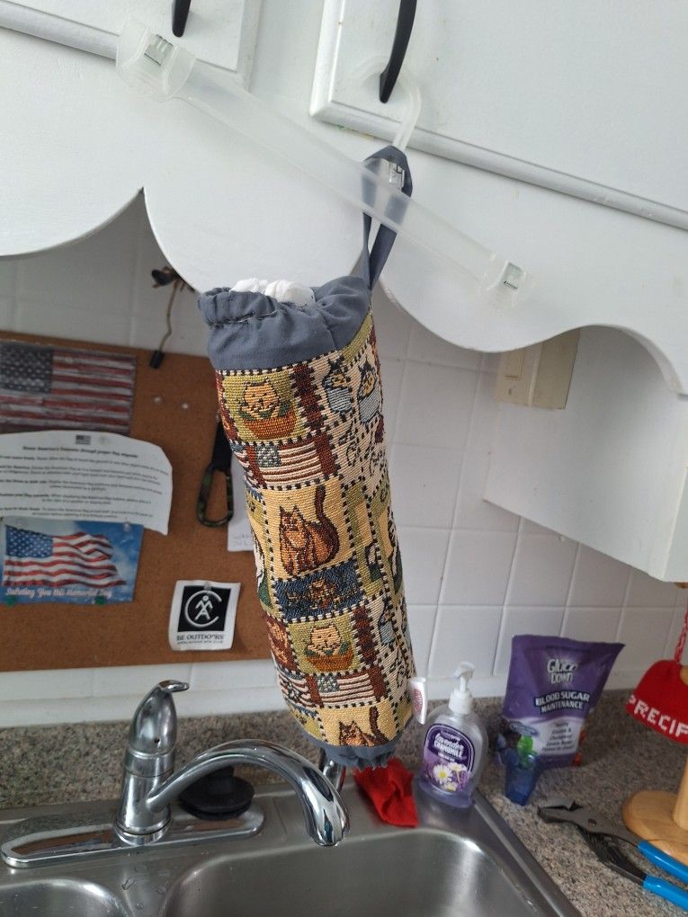 Hanging Cats Plastic Bag Holder