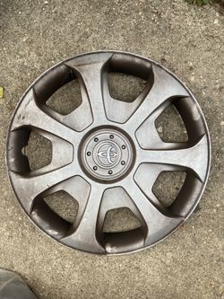 Toyota 00-04 size 15 hubcap