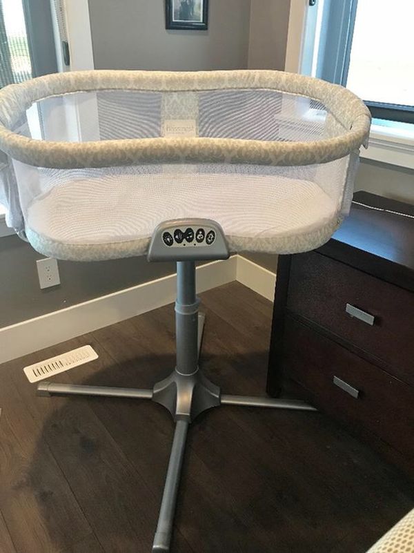 Graco HALO Swivel Sleeper in Damask (INCLUDES NEWBORN INSERT