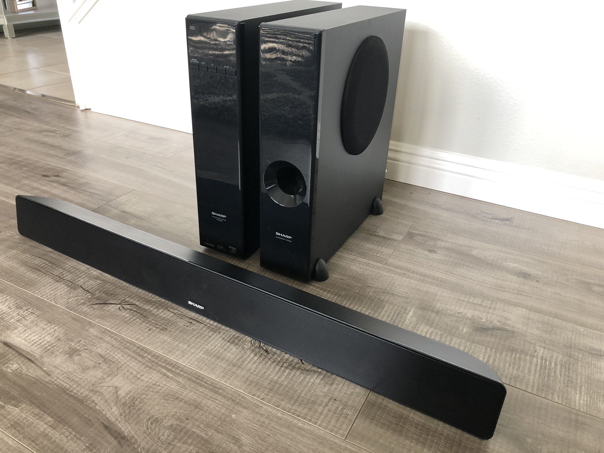 Sharp HT-SB600. 3.1 Channel Soundbar System