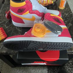 Air Jordan 1 High OG Light Fusion Red  Size 9.5