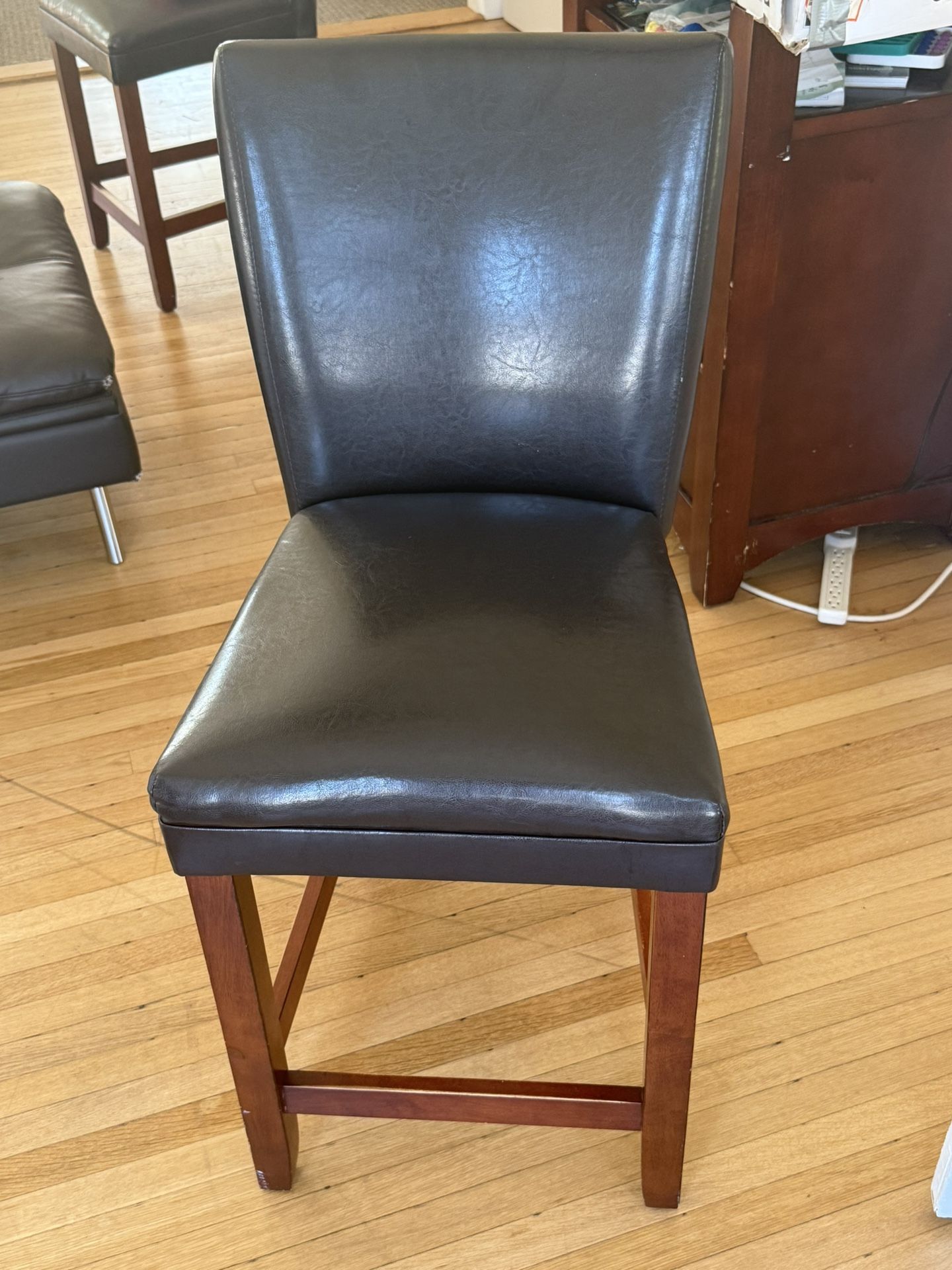 Chairs/stools