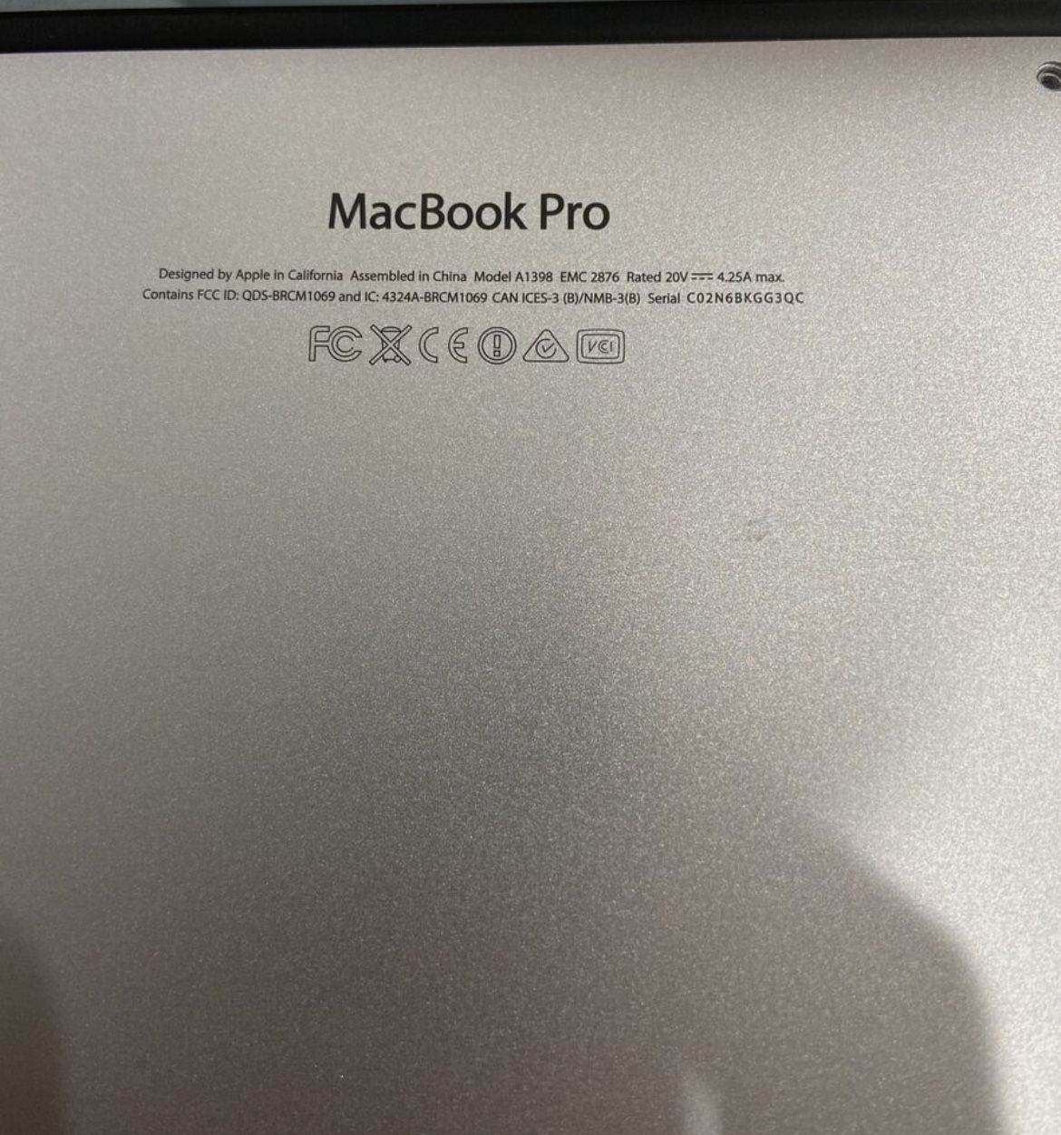 MacBook Pro 15-inch Retina Mid 2014 2.2GHz i7 16GB 256GB ssd
