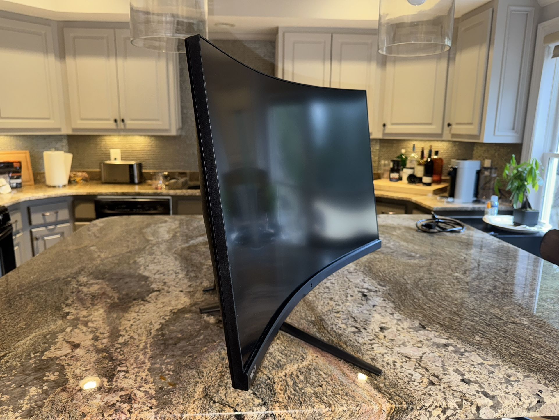 Used MSI Curved Gaming Monitor 32 in 2560 x 1440p 165hz