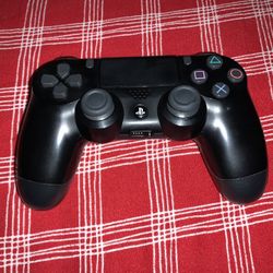 PLAYSTATION 4 CONTROLLER 