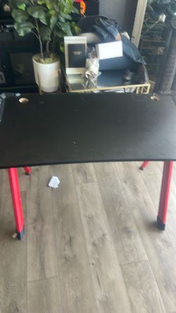 Gaming desk