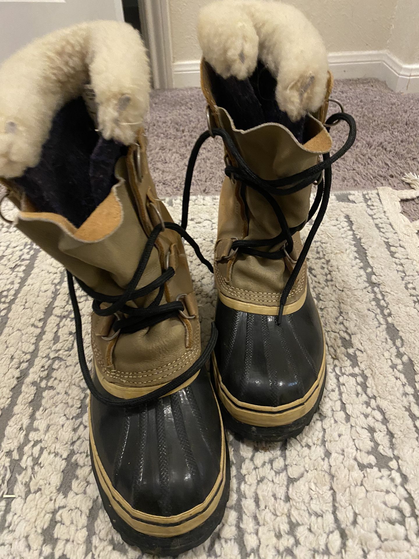 Sorel Caribou cold weather leather snow boots tan color sz 7 (run like men’s 8 or women’s 10) Good used condition