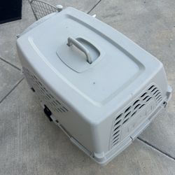 Portable Pet Carrier/ Kennel (cat / dog)