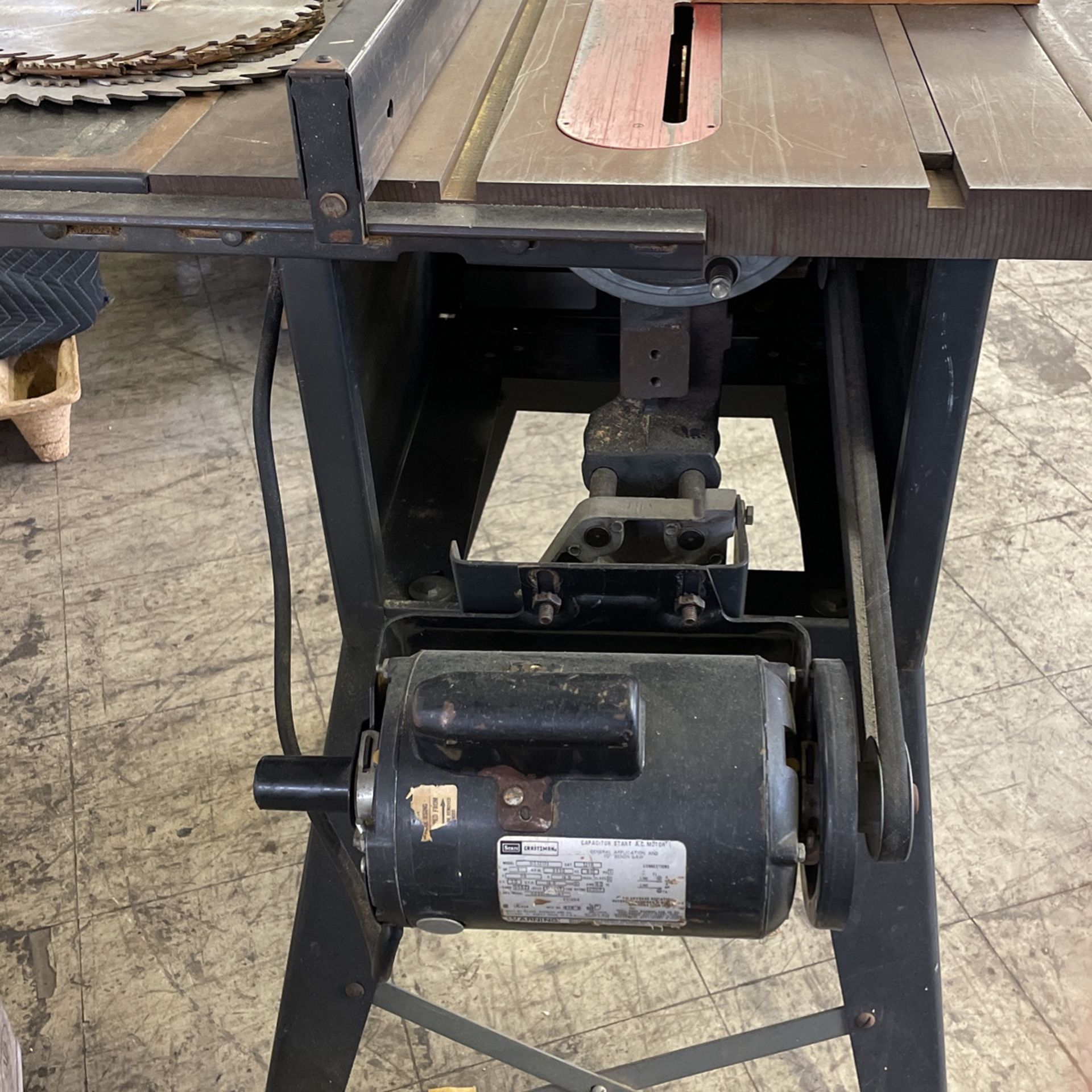 Craftsman Table Saw From The 1970’s for Sale in Miami, FL OfferUp