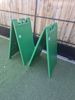 2 New// SIGNICADE GREEN PORTABLE// PLASTICADE  $ 100 For Both 