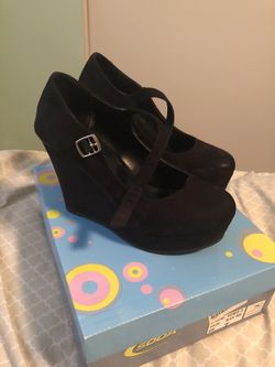Black Wedges Size 7