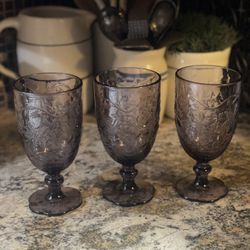 BEAUTIFUL GLASS CUPS PRINCESS HOUSE (  24 Av And Vanburen )