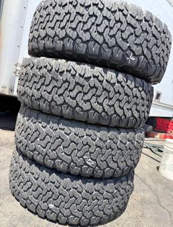 285/70/17 Bfgoodrich Selling a set of 4 tires in excellent condition 🫡
