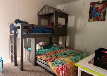 bunk bed no mattresses