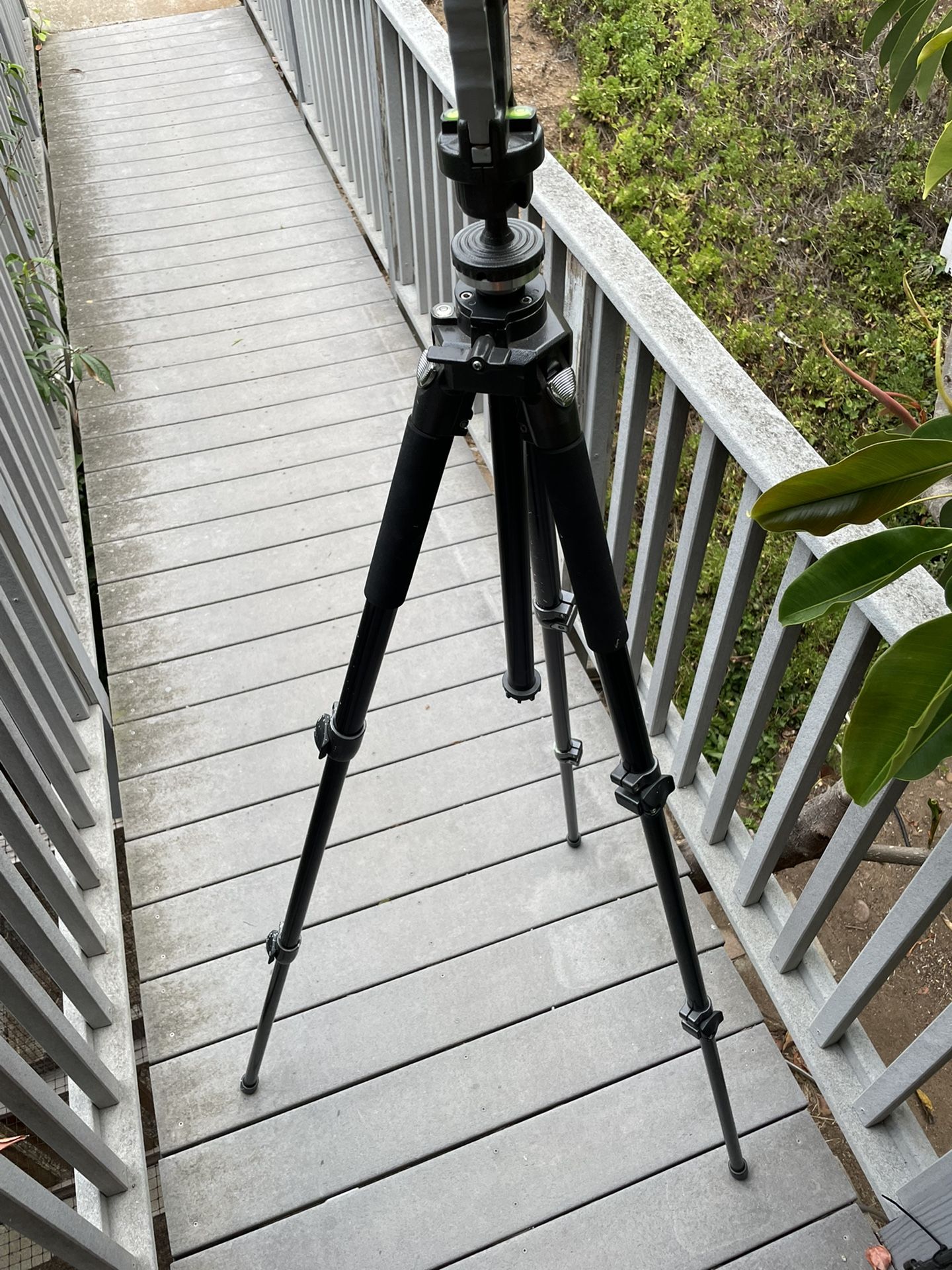 Dynatran Tripod AT-828 With Quick Release Handle and Carrying Case