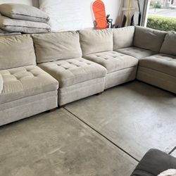 Beautiful neutral beige sectional sofa in great condition (Delivery available)🚚 