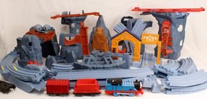 Photo Thomas the Train TrackMaster Risky Rails Bridge Drop and Maron Station