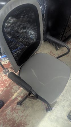 OFFICE CHAIR (Great Condition)