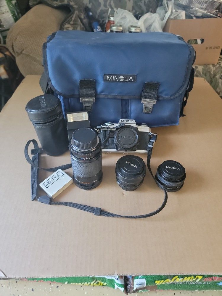 Minolta 35m camera With Lenss And Case As shown