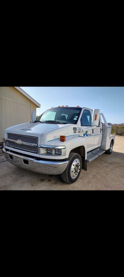 2005 KODIAK  C4500 CREW CAB DIESEL  CLEAN TITLE