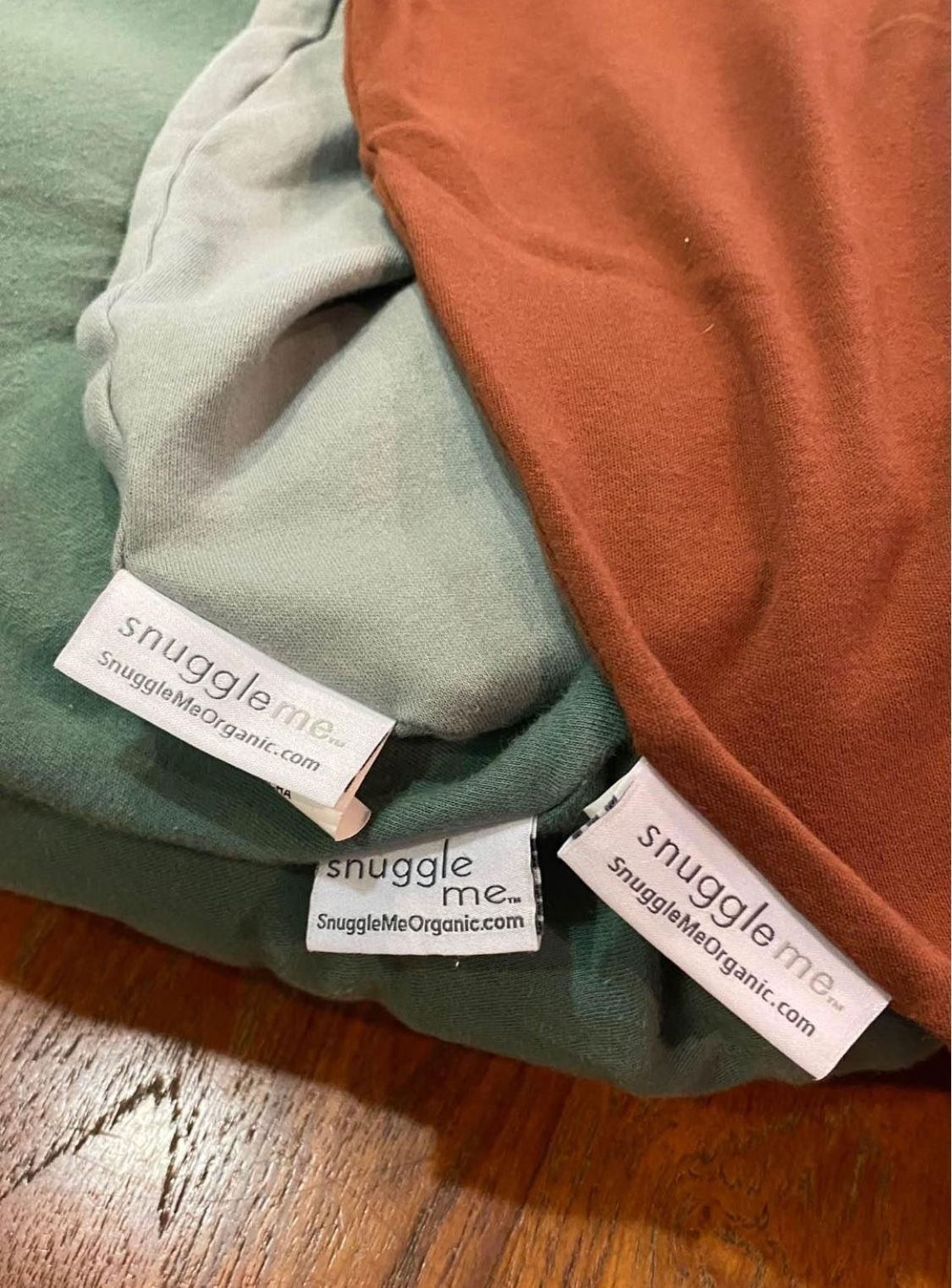 snuggle me lounger and three covers
