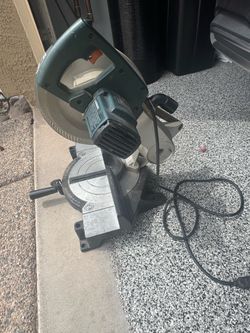Miter saw- Back and Decker