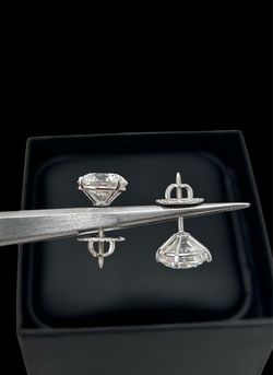 18k white gold diamond Earrings screw Backing