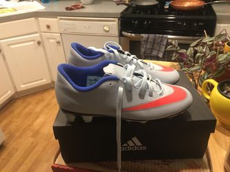 Soccer cleats size 6.5.