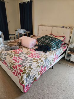 Queen size bedframe + Mattress