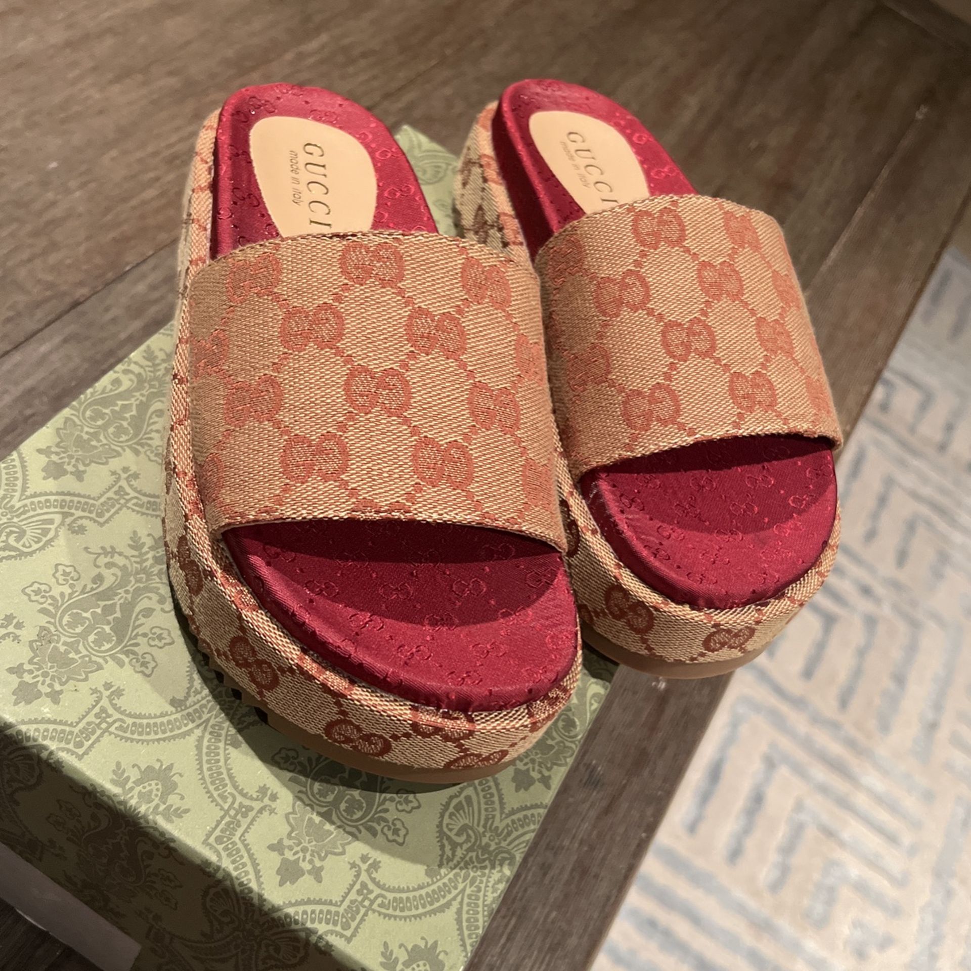 Gucci Sandals 