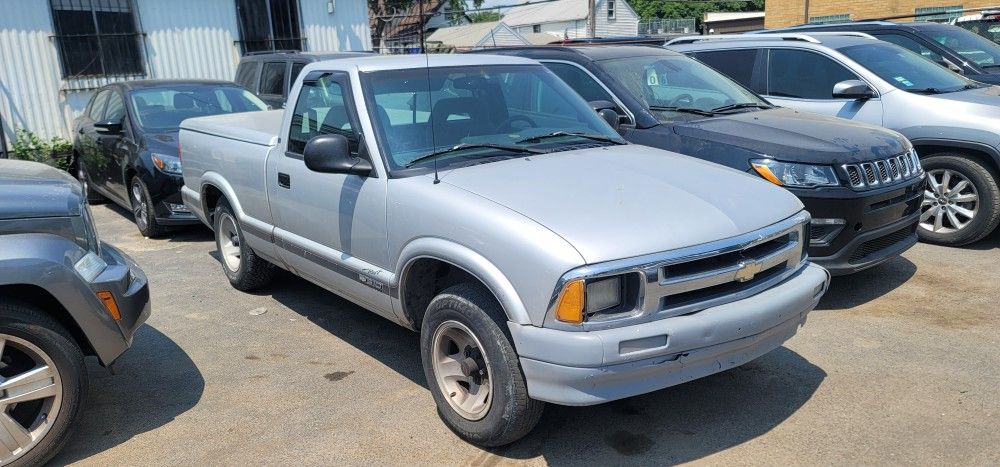 Chevy S-10 Sport Standart Manual