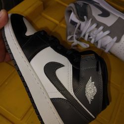 Jordan 1 Mid 