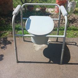 Commode 