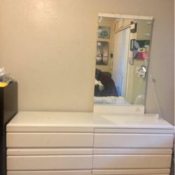 Solid MDM Dresser in Off White Smooth Polish With Mirror And Vanity Lights