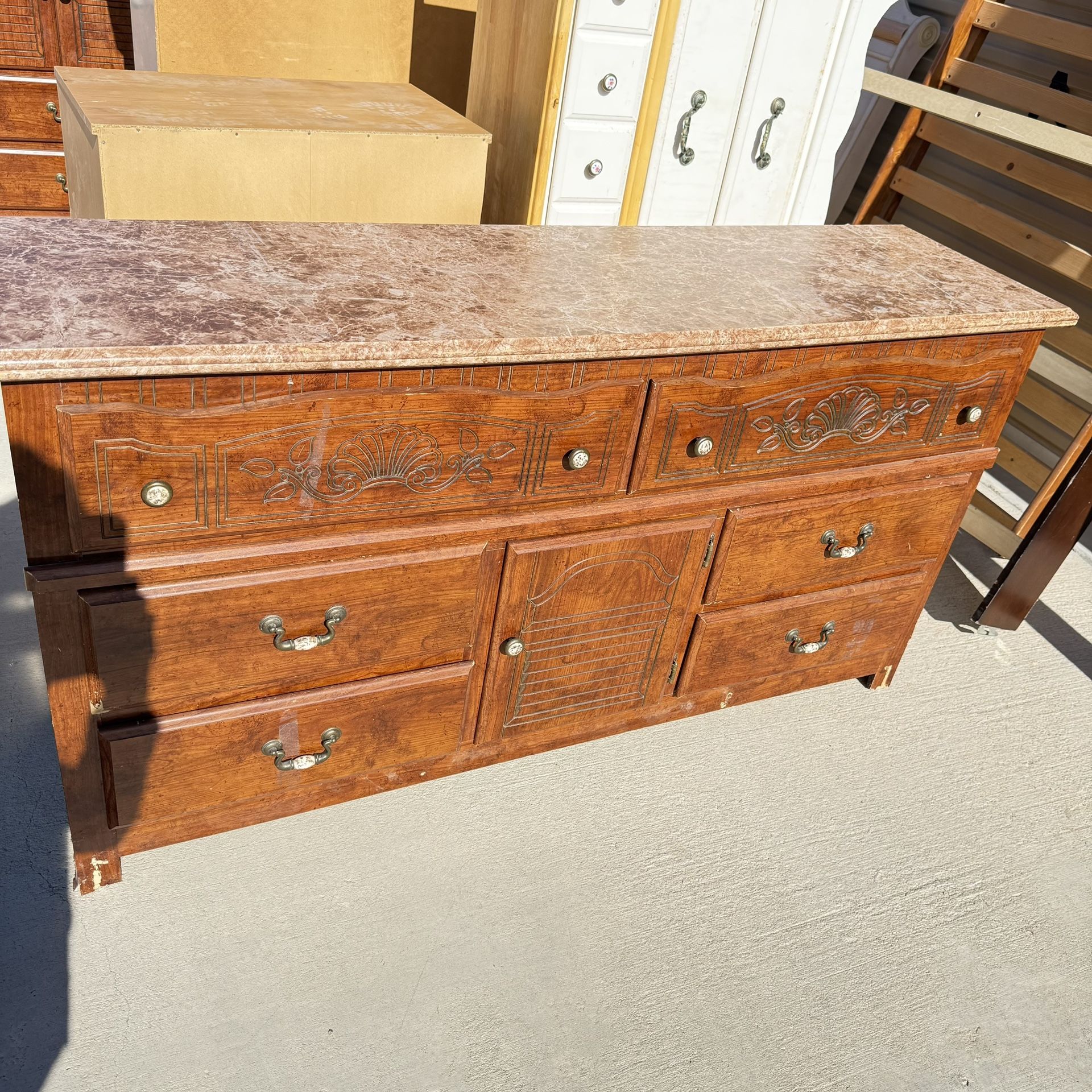 🎁GOLD COLOR DRESSER🎁